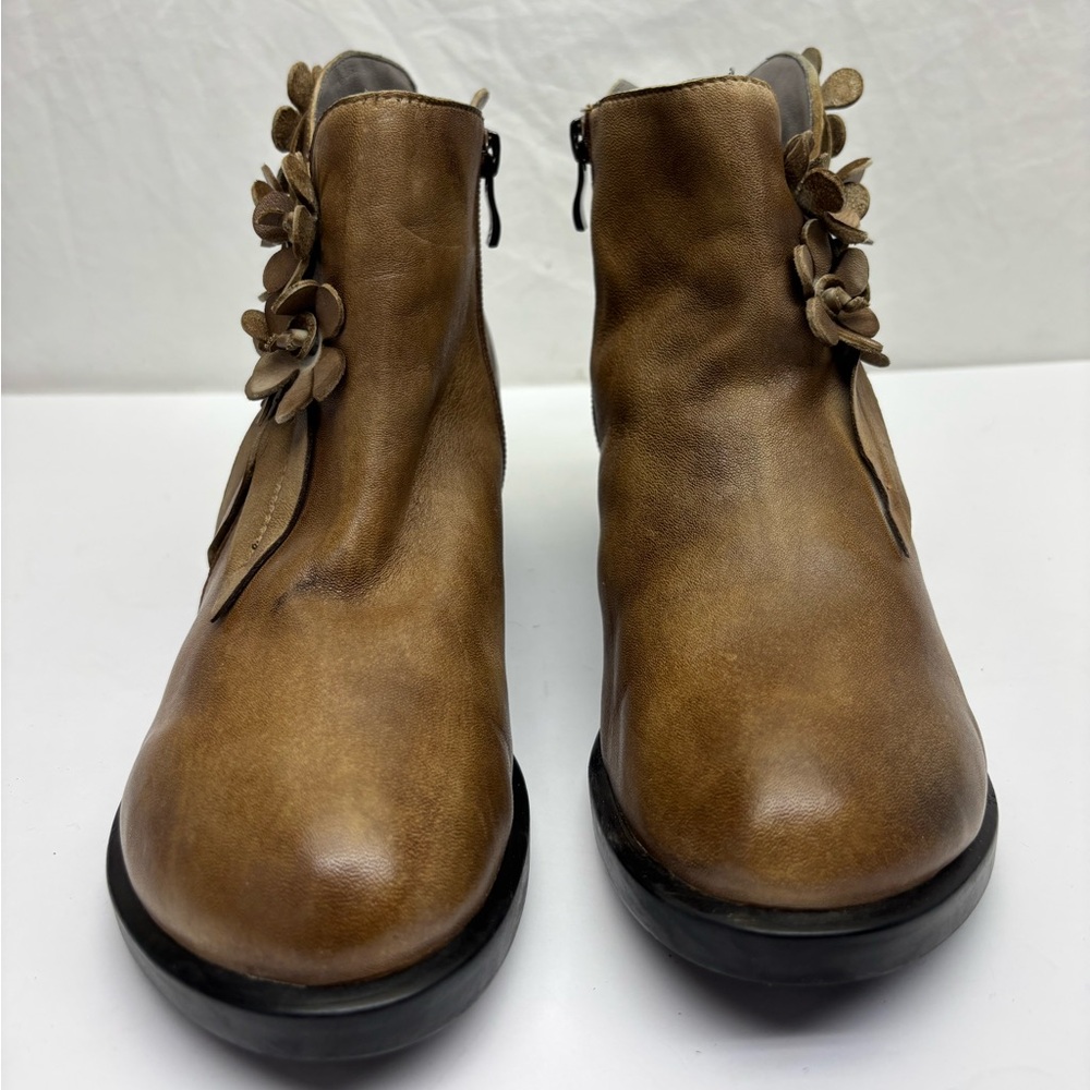 Socofy Floral Accent Leather Ankle Boots, SZ 39, box 39